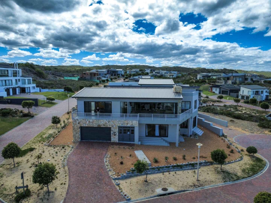 5 Bedroom Property for Sale in Stilbaai Oos Western Cape